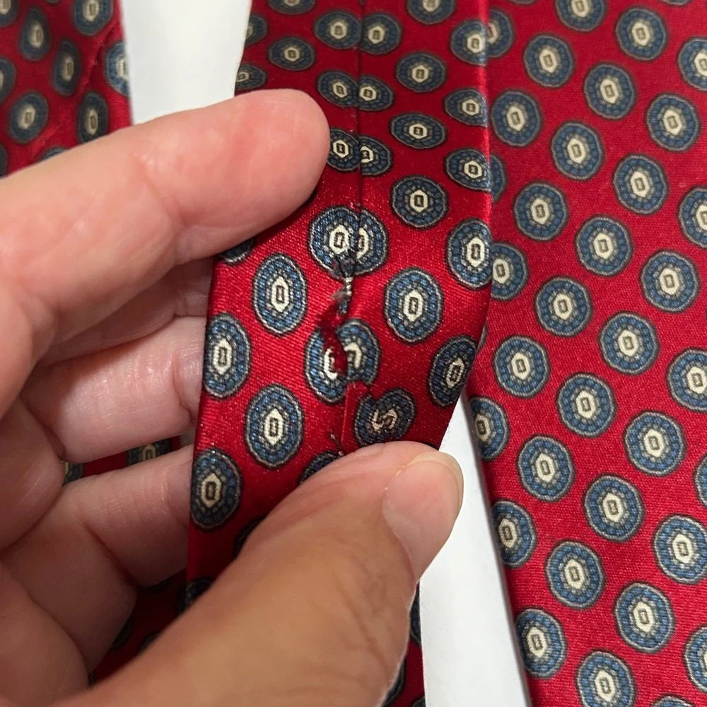 Johnny Carson vintage Elegant Paisley and Geometric Patterned Ties. Set of 2. - Picture 7 of 10